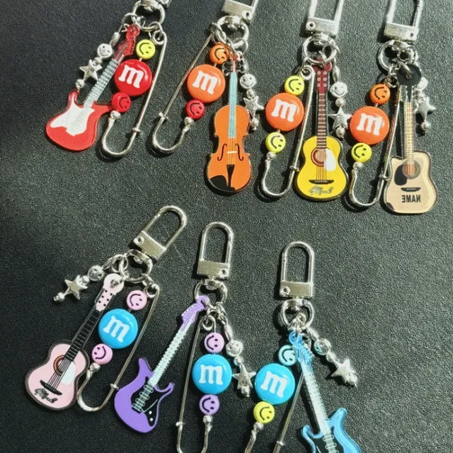 [인기/밴드 악기 키링] 하이틴 통기타 일렉기타 바이올린 악기 키링 패션소품 키치 열쇠고리 에어팟 버즈 핸드폰 악세사리 우정 커플 옷핀 비즈 핸드메이드 밴드 키링 아이돌 음악