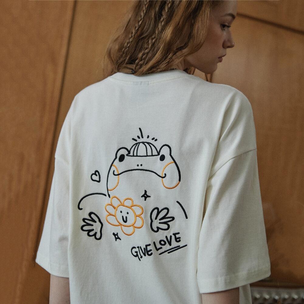 개굴팝 자수 반팔티 스타화이트