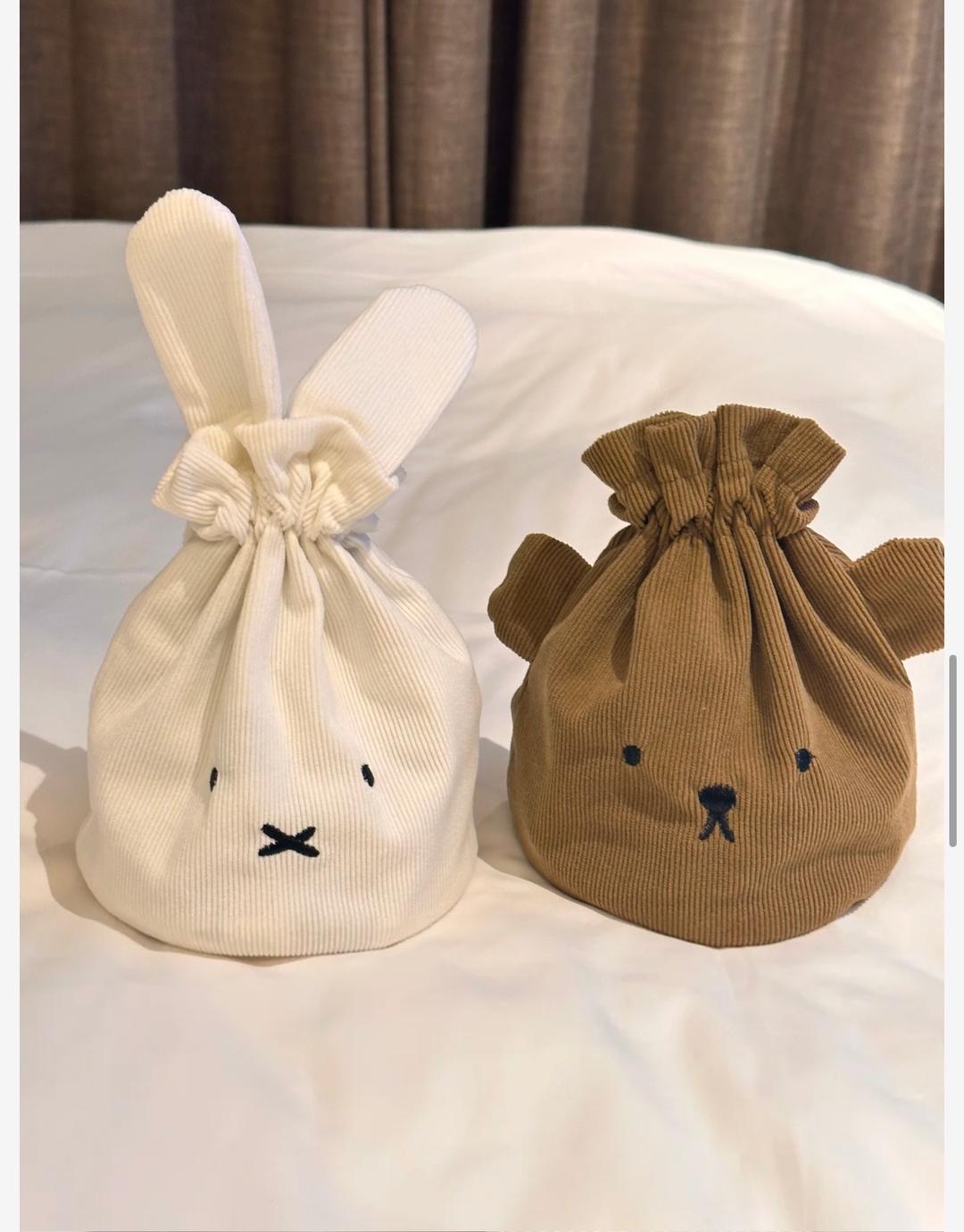 모나스튜디오 큐트 화이트 브라운 토끼 스트링파우치 복조리파우치 이너백