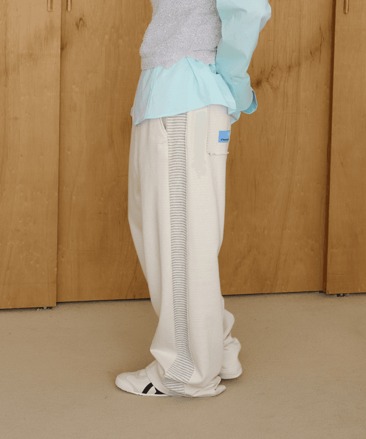 [RANDOMNOISE] Striped Points Track Pants(Ivory)