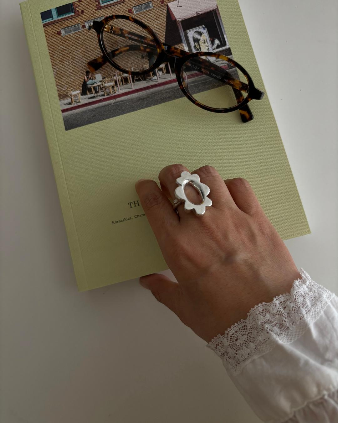 oval flower vintage ring
