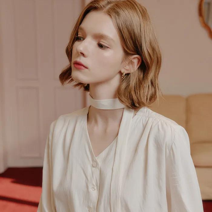 샤니 브이넥 타이 블라우스 / CHANEY V NECK TIE BLOUSE_3colors