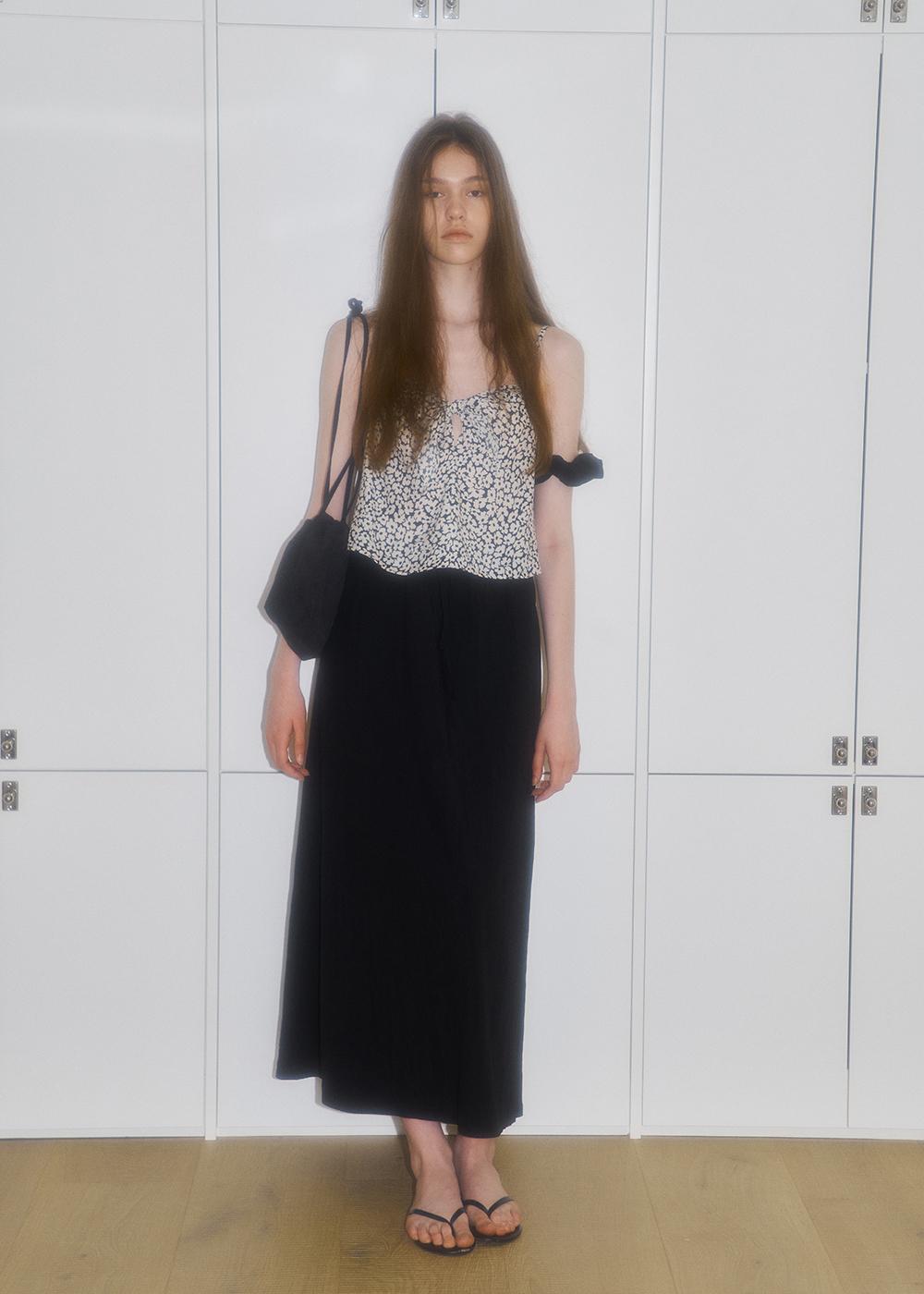 [8/16 배송예정] color skirt / black