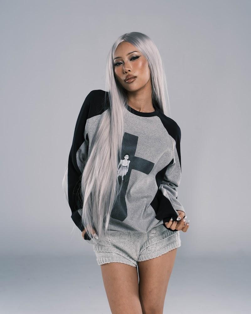 GIRL ALONE long sleeves