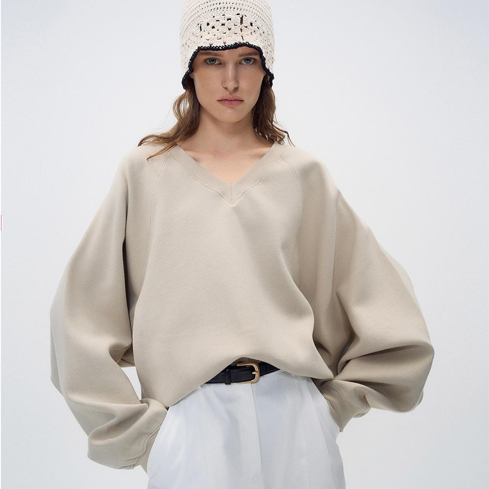 Rounded cotton V-neck sweatshirts