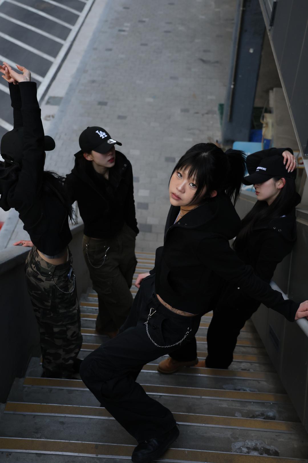 BEGINNING HOODED ZIP-UP