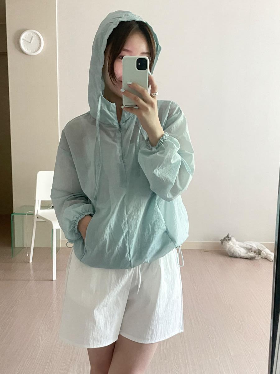 차르 플랫 반집업 후드 윈드 점퍼