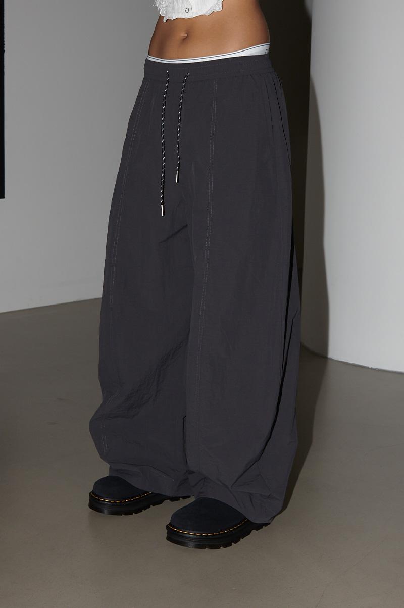 TIMOTHY NYLON PARACHUTE PANTS