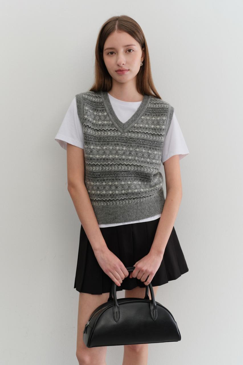 UNISEX CRAFTED V-NECK KNIT VEST GREY