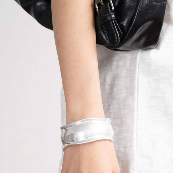 Wide Wavy Bracelet
