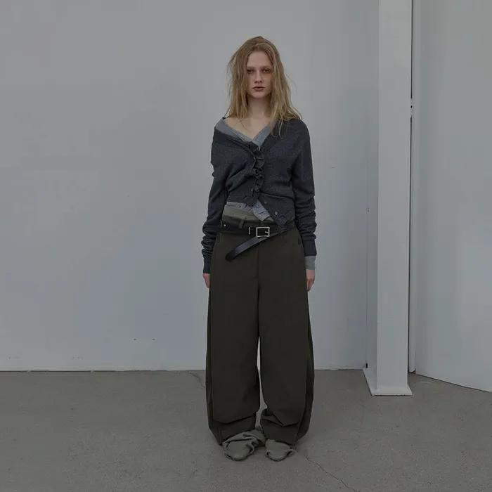 [11/7 예약배송] DOUBLE-LAYER WAVY CARDIGAN (CHARCOAL)