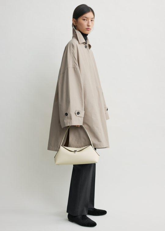 티-락 그레인 레더 숄더 백 밀크 - 밀크 - TOTEME