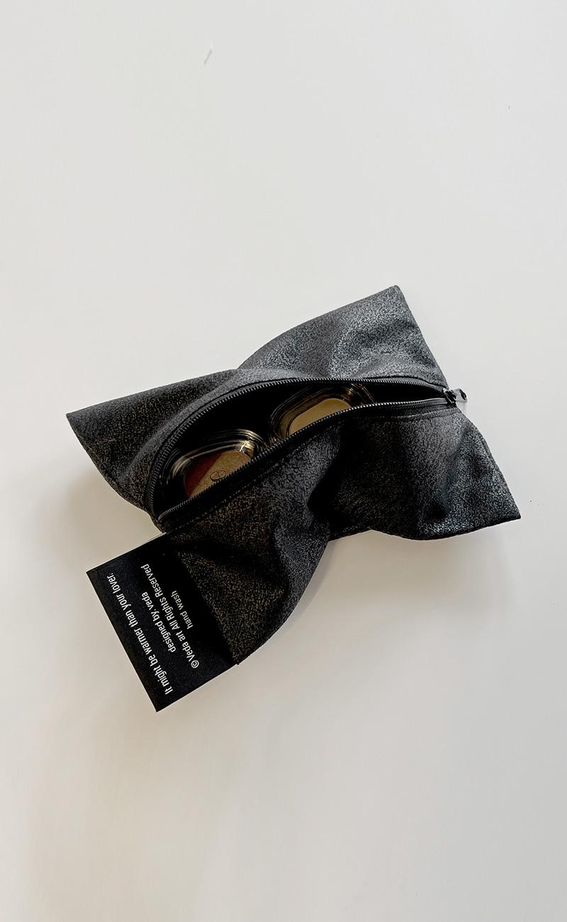 Veda Romantic Pouch Crack / Black