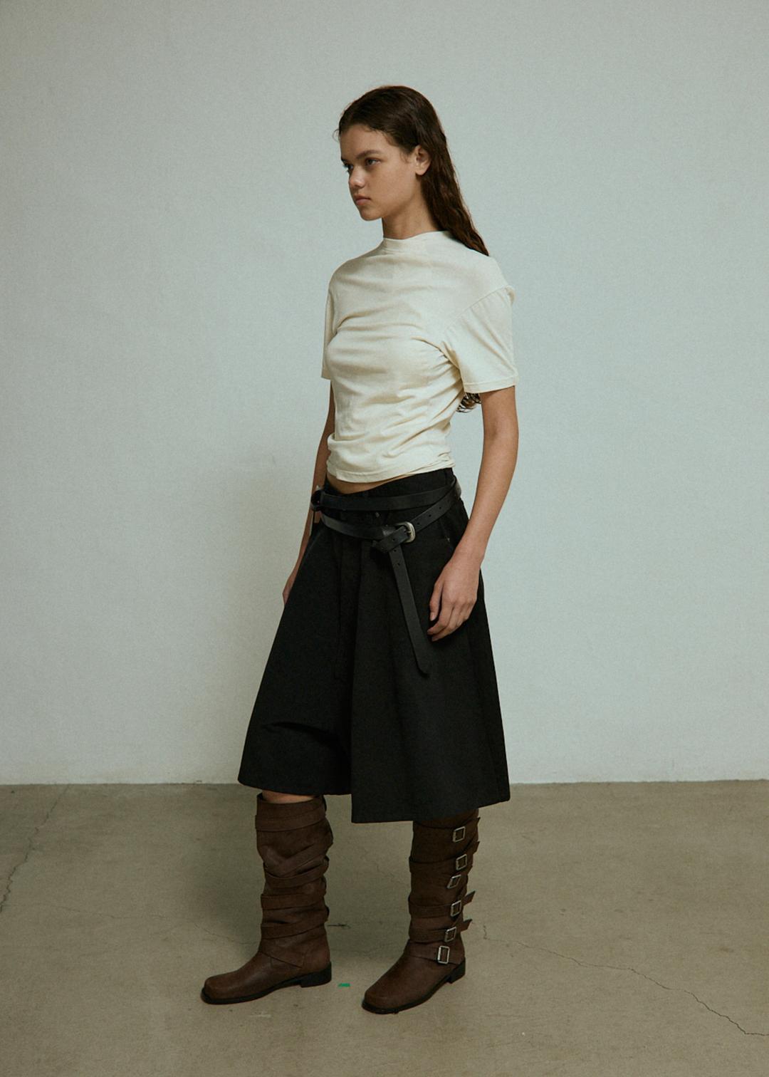 over boy skirt shorts (black)