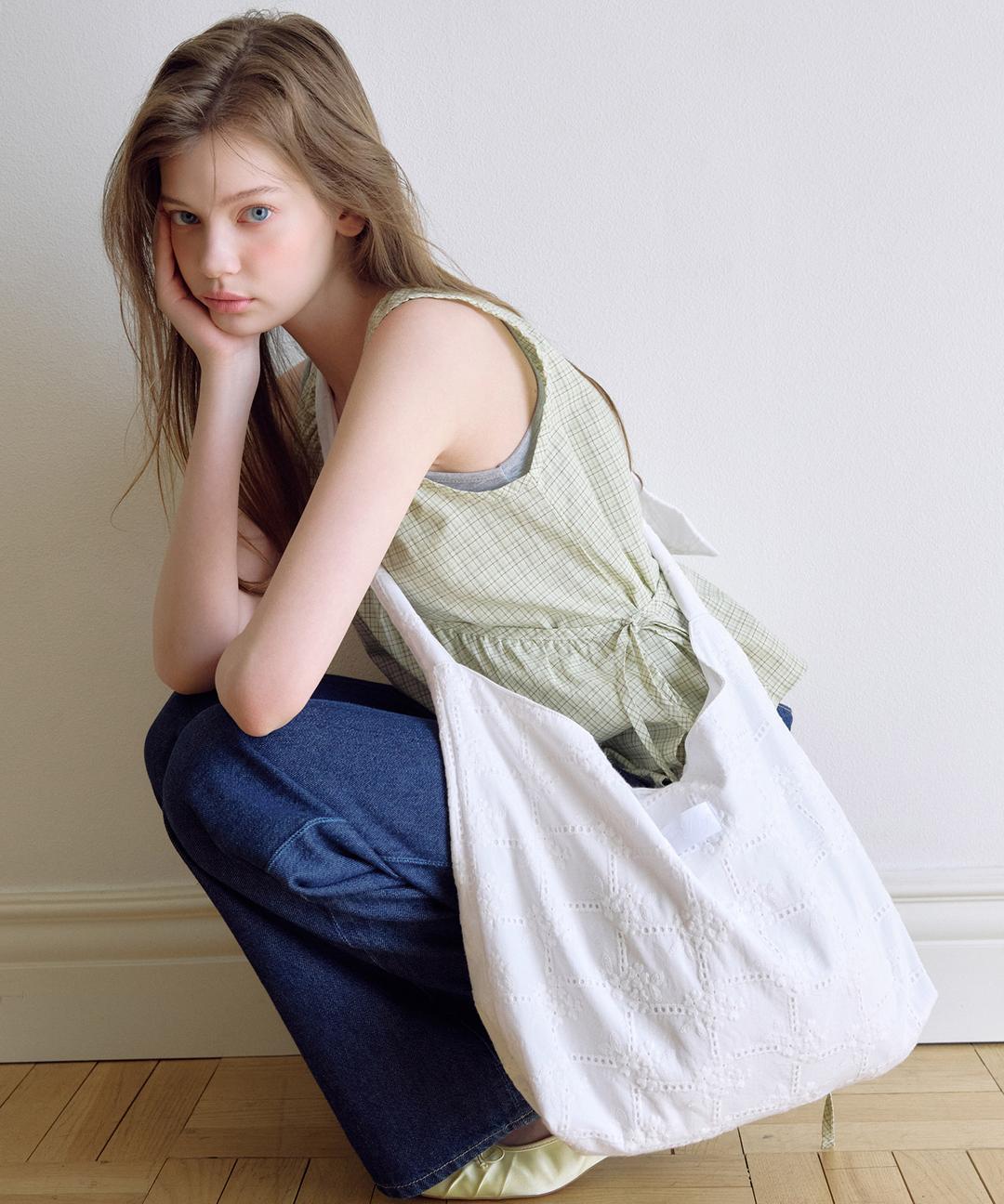 [Pre-order Open 04/28 10:00am] Double Ribbon Summer Shoulder Bag (White)