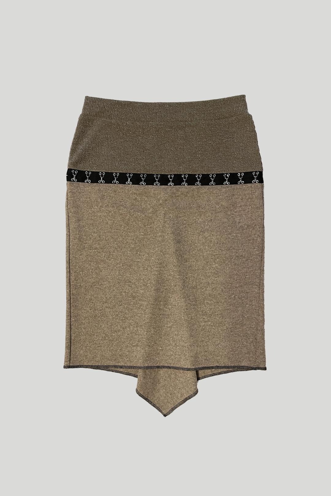 HOOK N EYE TAIL SKIRT