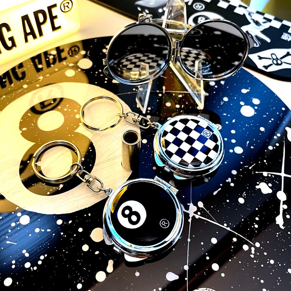 [ 거울 키링 ] 우니88 X 거울 미러 키링 에잇볼 체커 블랙 실버 무채색 스트릿 만능 멀티툴 키링 미용 다용도 폴딩 캠핑 가방 바지 열쇠고리 유니크 소품 에어팟 버즈 키링