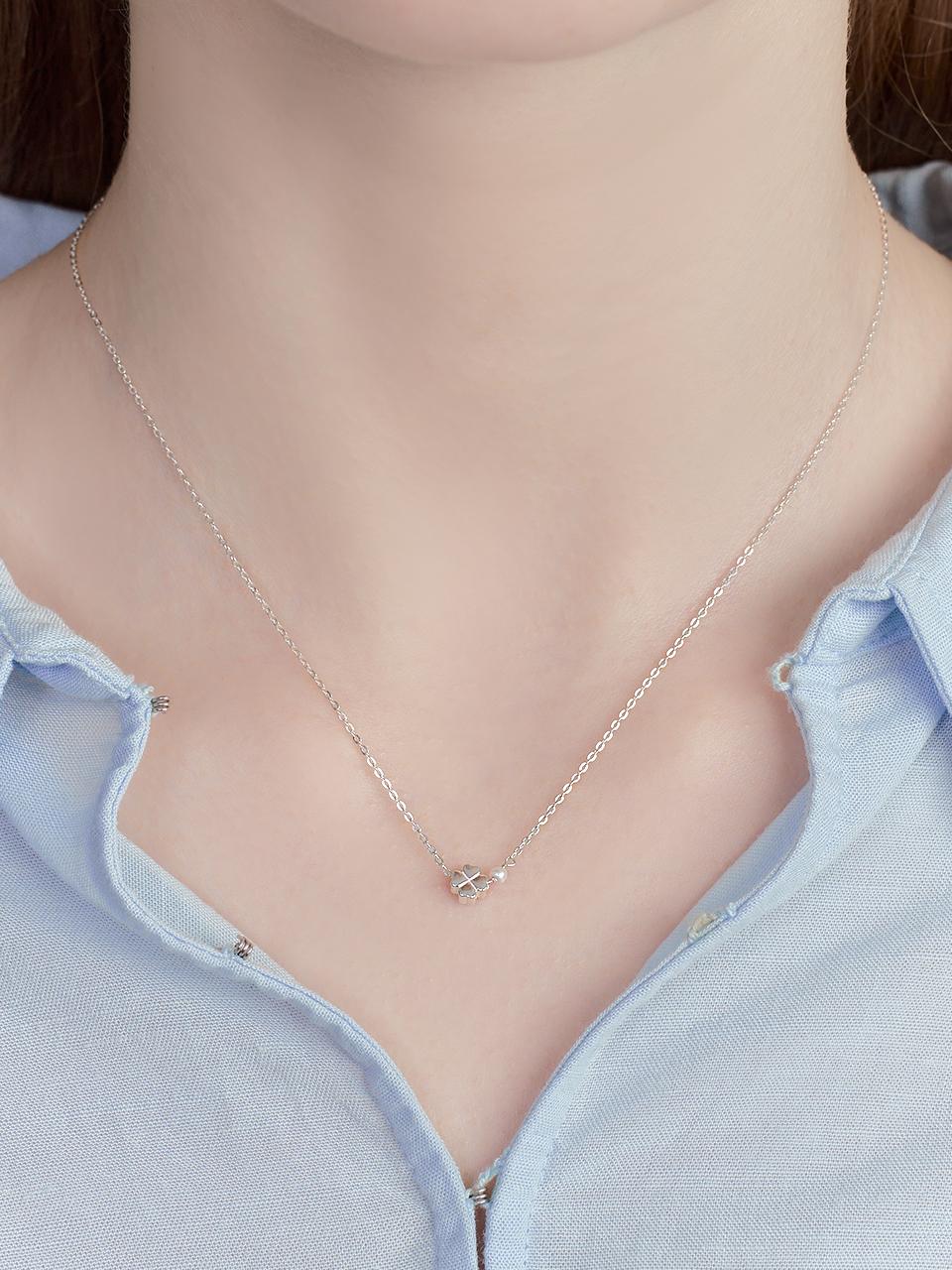 clova pearl necklace