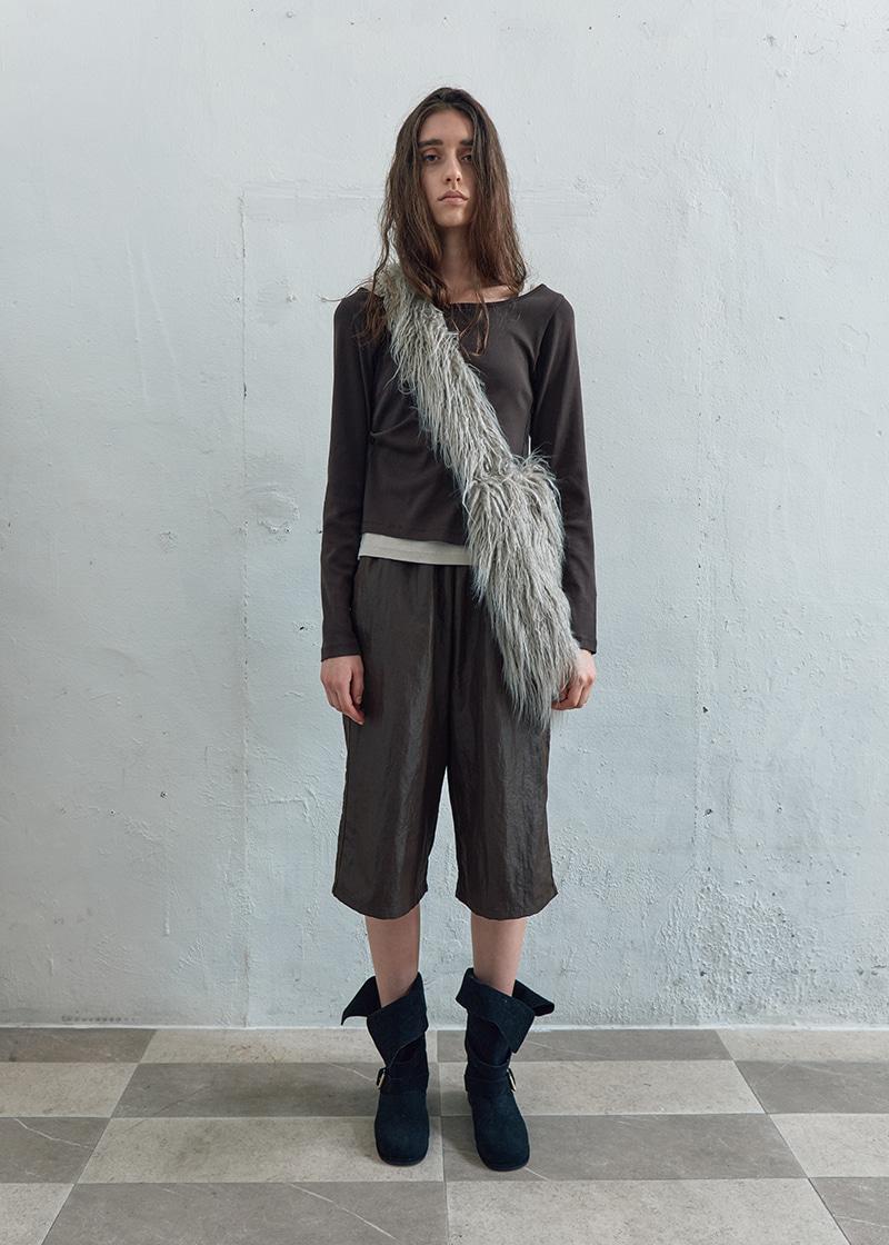 VEGAN FUR CROSSBODY BAG IN ASH GREY