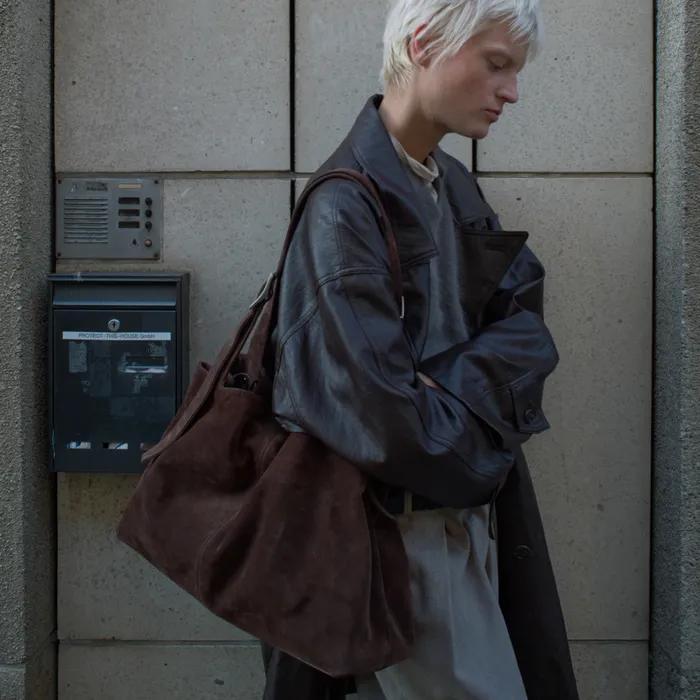BRISE GRAND BAG (SUEDE BROWN)