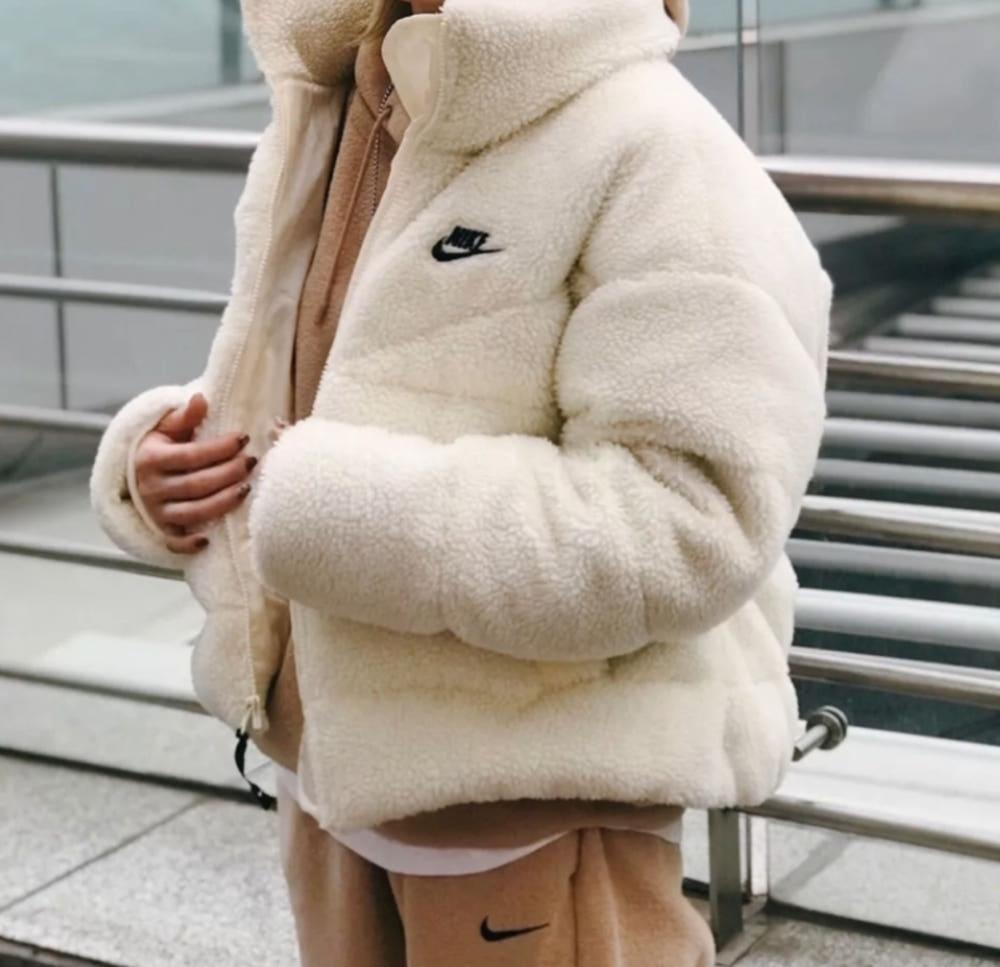 나이키 우먼스 써마핏 셰르파 뽀글이 숏패딩 화이트 DD4655-715