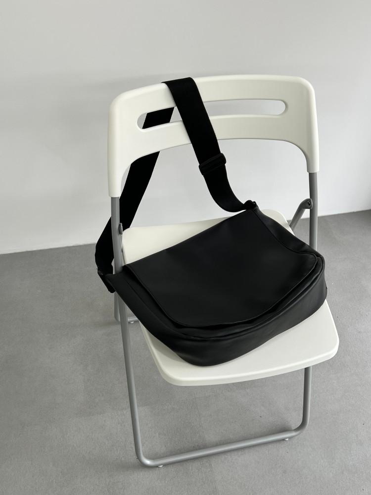 빅 레더 메신저백 남자 여자 대학생 직장인 가죽 크로스백 노트북 테블릿 가방 옆으로 메는 가방