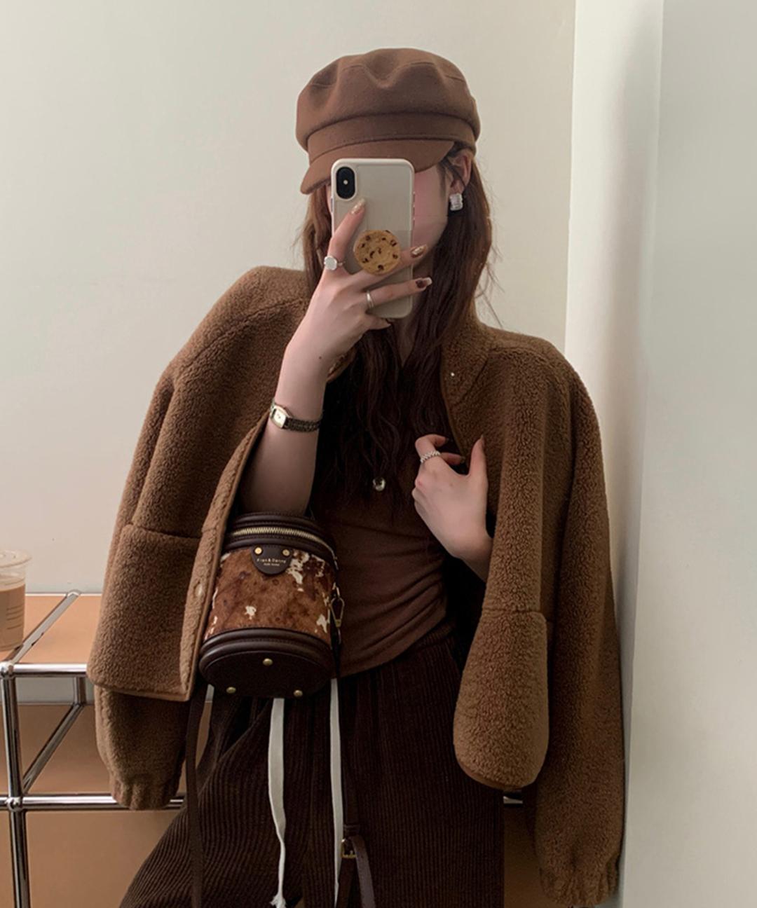 로스트체리 [아방핏🤎/데일리무드] 쿠키 뽀글이 퍼 버튼 포켓 플리스 봄버 자켓 - 3color