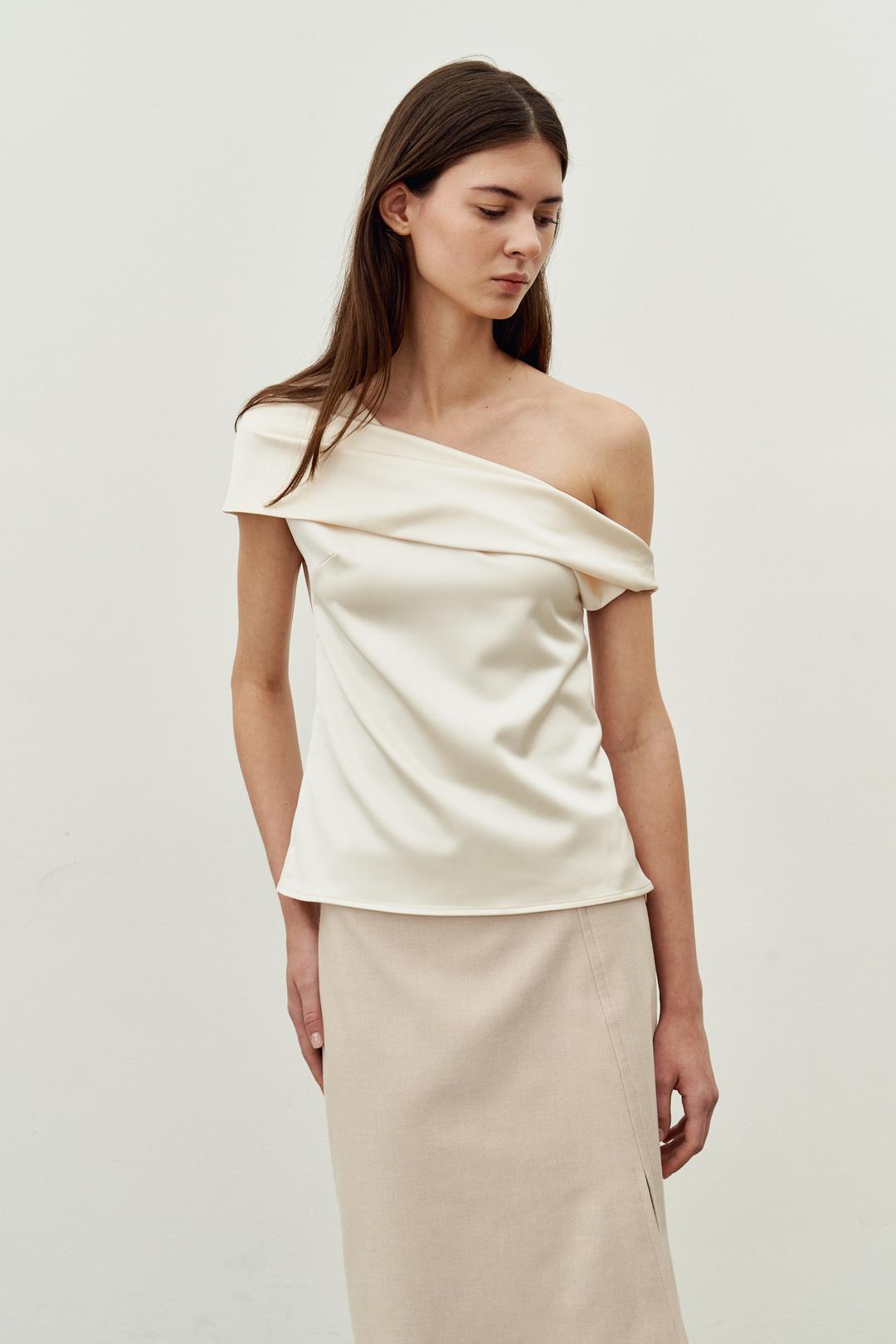 SILK ONE OFFSHOILDER TOP / CREAM
