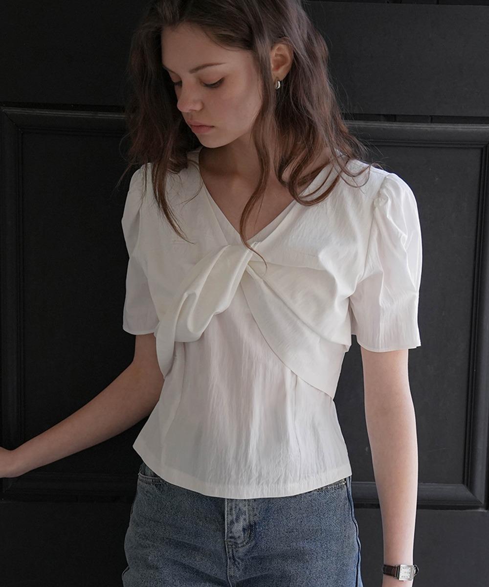 드헤베 [5/28 예약발송] Twist Breeze Blouse [White]