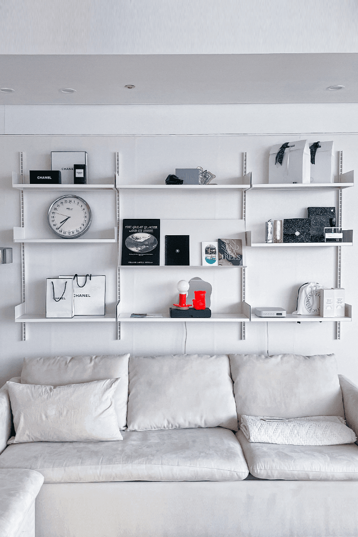 DISPLAY SHELVING 11