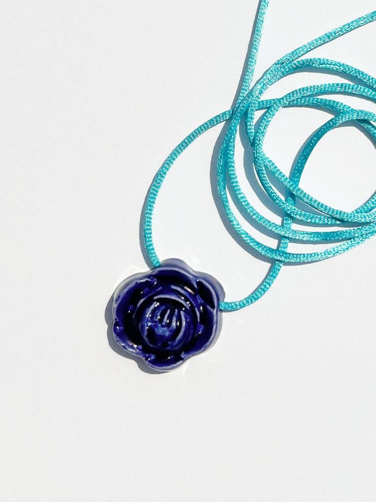 [Lisa Says Gah] Ceramic Rose Necklace Navy/Blue 리사 세즈 가 세라믹 로즈 네크리스 장미 목걸이 네이비/블루