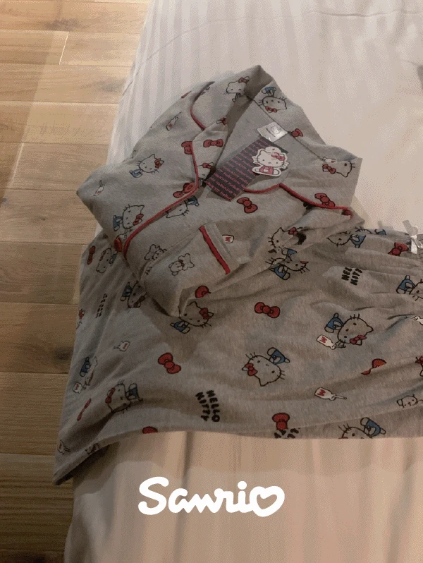 [산리오정품] 헬로키티 카라 파자마 set (홈웨어/잠옷/수면잠옷/키티/잠옷세트/셋업)