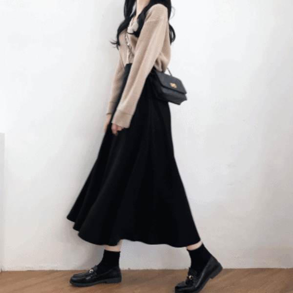 체인즈 찰랑 플레어 롱 스커트