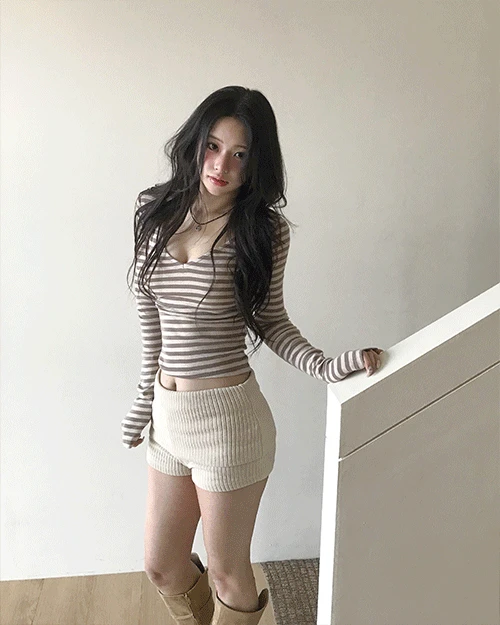 [ slander & stripe ! ] 닙스 back & deep 아일렛 V TOP