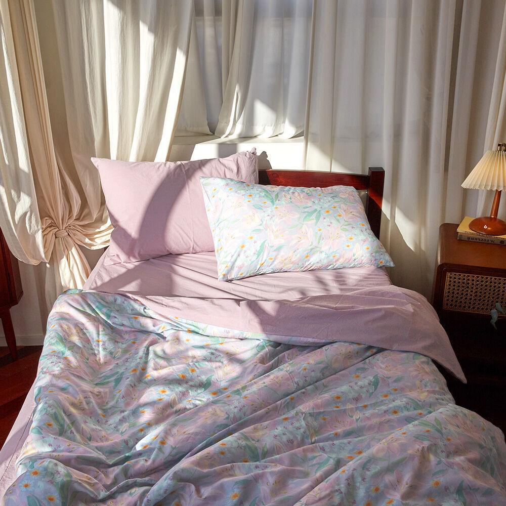 Pastel Lilly pillow cover