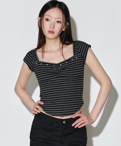 스트라이프 스터드 스퀘어넥 하프 티셔츠 [차콜 ST]