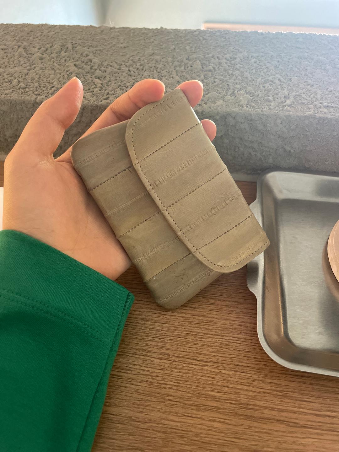 croissant mini wallet (dusty beige)