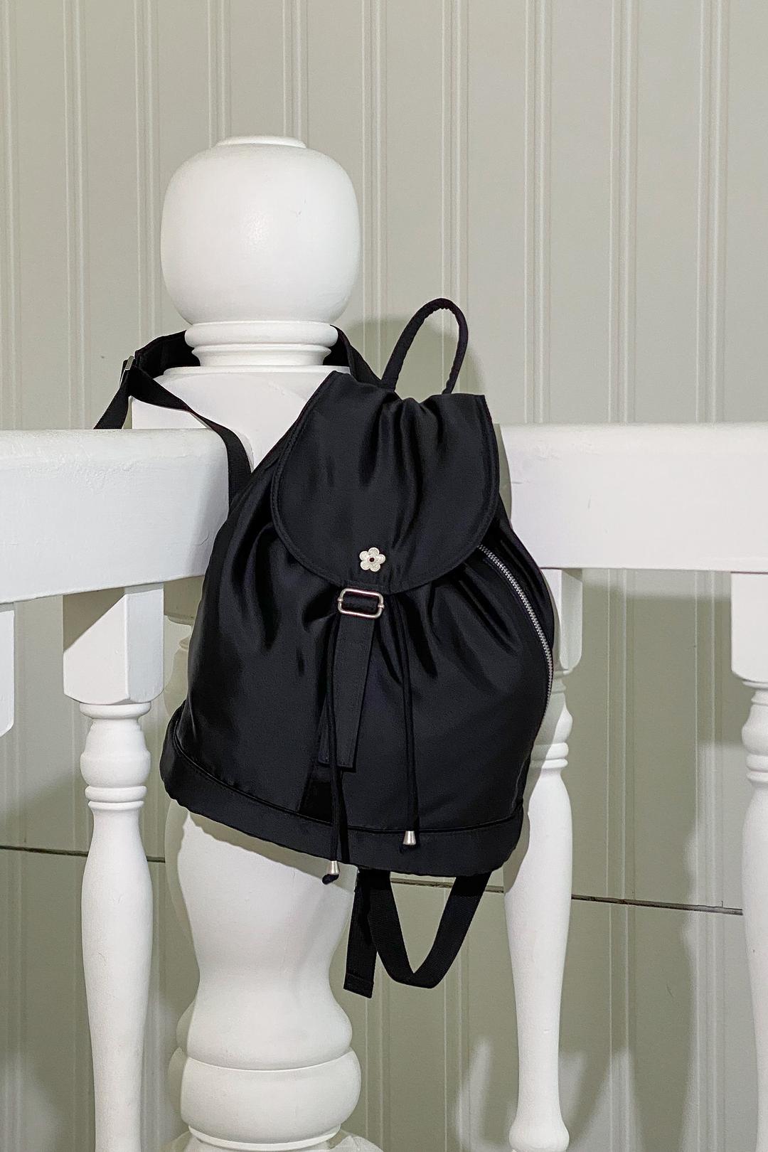 DAISY DRESSY BACKPACK - SATIN BLACK