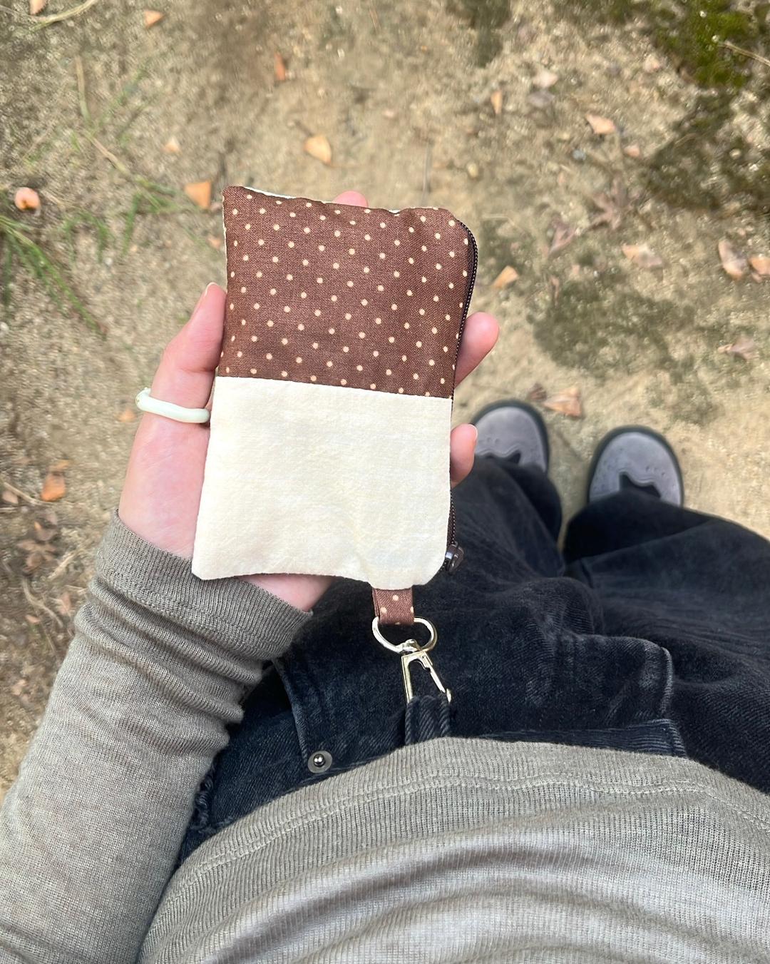 노랗게 익은 열매 파우치