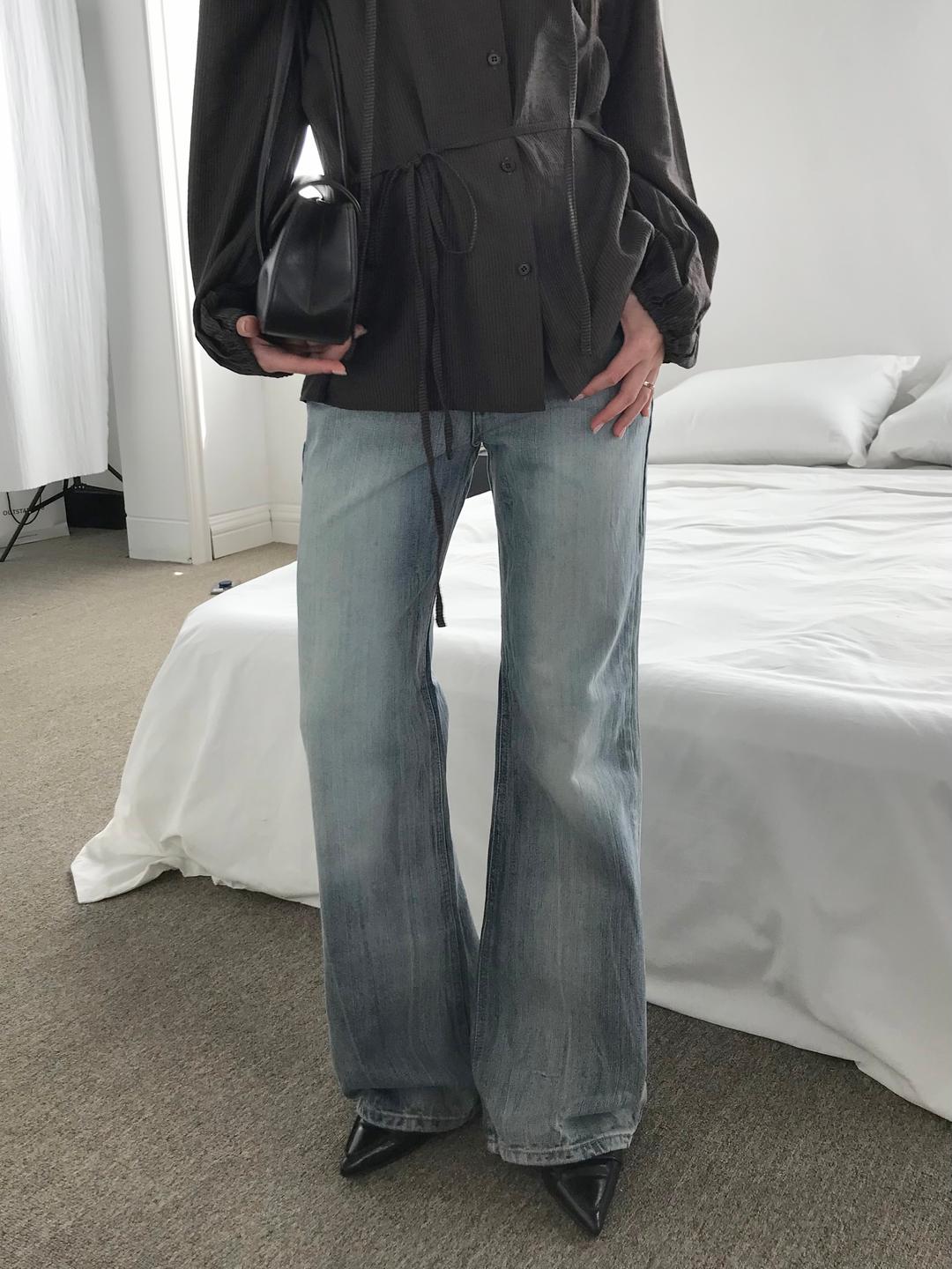 틸다 로우 부츠컷 데님