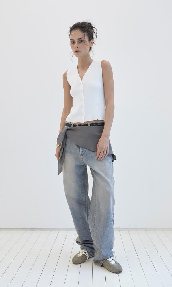 [1차 재입고] VISCOSE V-NECK KNIT VEST (WHITE)