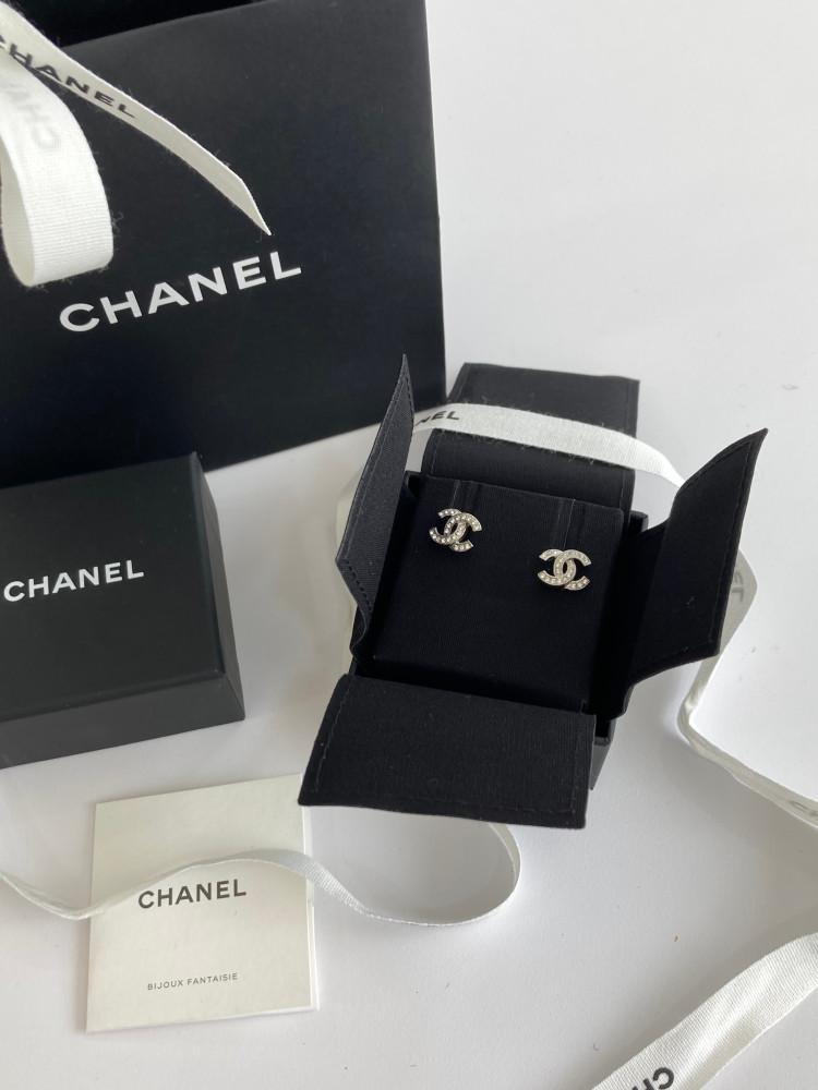 샤넬 클래식 CC 로고 이어링 A88429