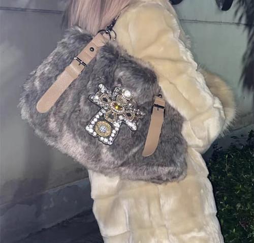 Cross Fur Stone Bag