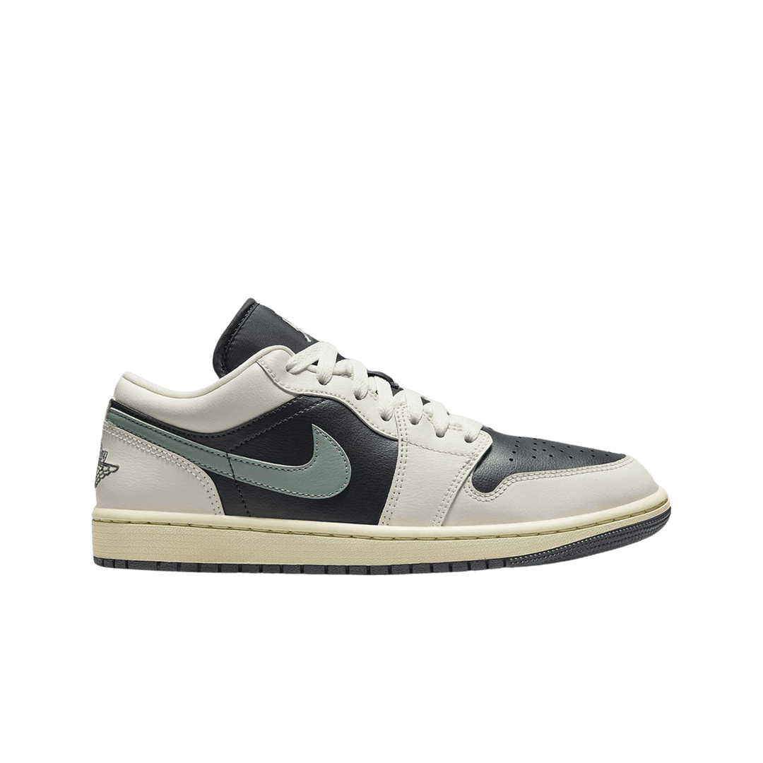 (W) Jordan 1 Low Anthracite Sail
