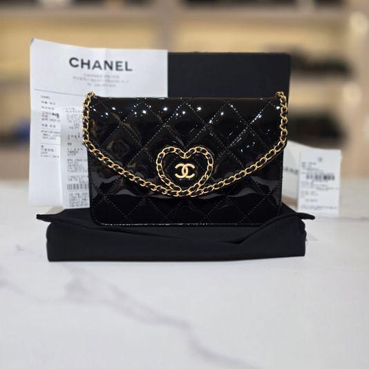 샤넬 하트 WOC 페이던트 블랙 금장 25년식 크로스백 AP4013