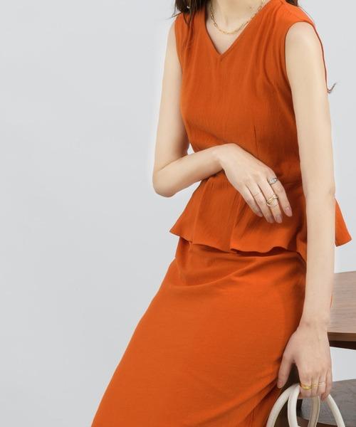 NEUNA（ヌナ）の「【コットン100％】【トレンドのIラインシルエット。】Vネックフリルマークロングワンピース（ワンピース）」 - WEAR