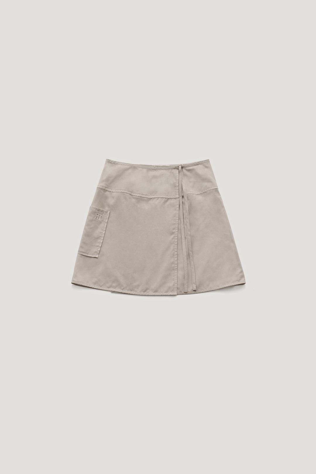 SIDE POCKET WRAP SKIRT_LIGHT GREY / ₩128,000