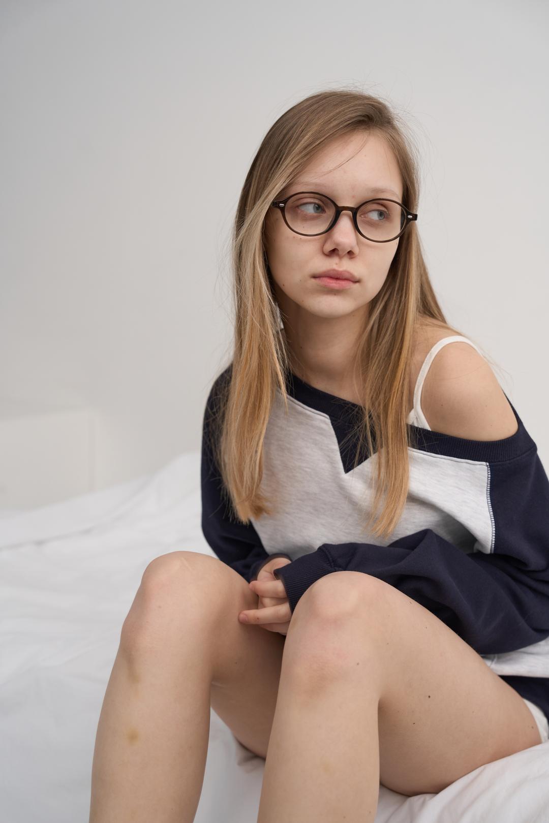 RAGLAN POCKET SWEATSHIRT