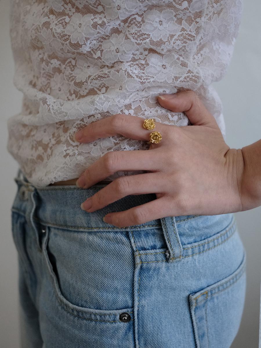 Twin rose ring