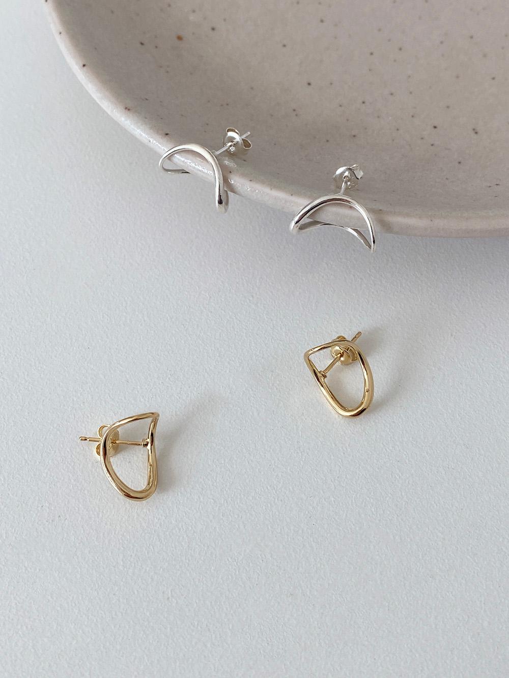 하프 문 귀걸이